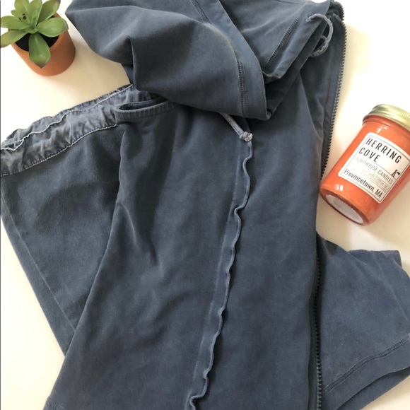 Loungewear top and bottom - Picture 2 of 6